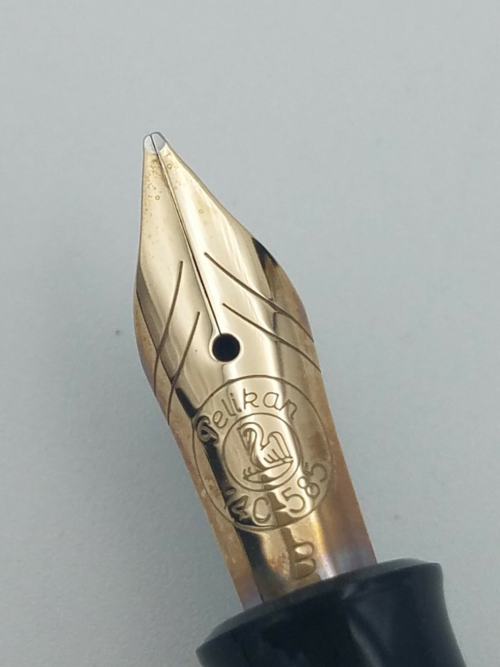 Pelikan M250 Classic Black and Gold Trim – 14C Medium Nib - Pen Realm