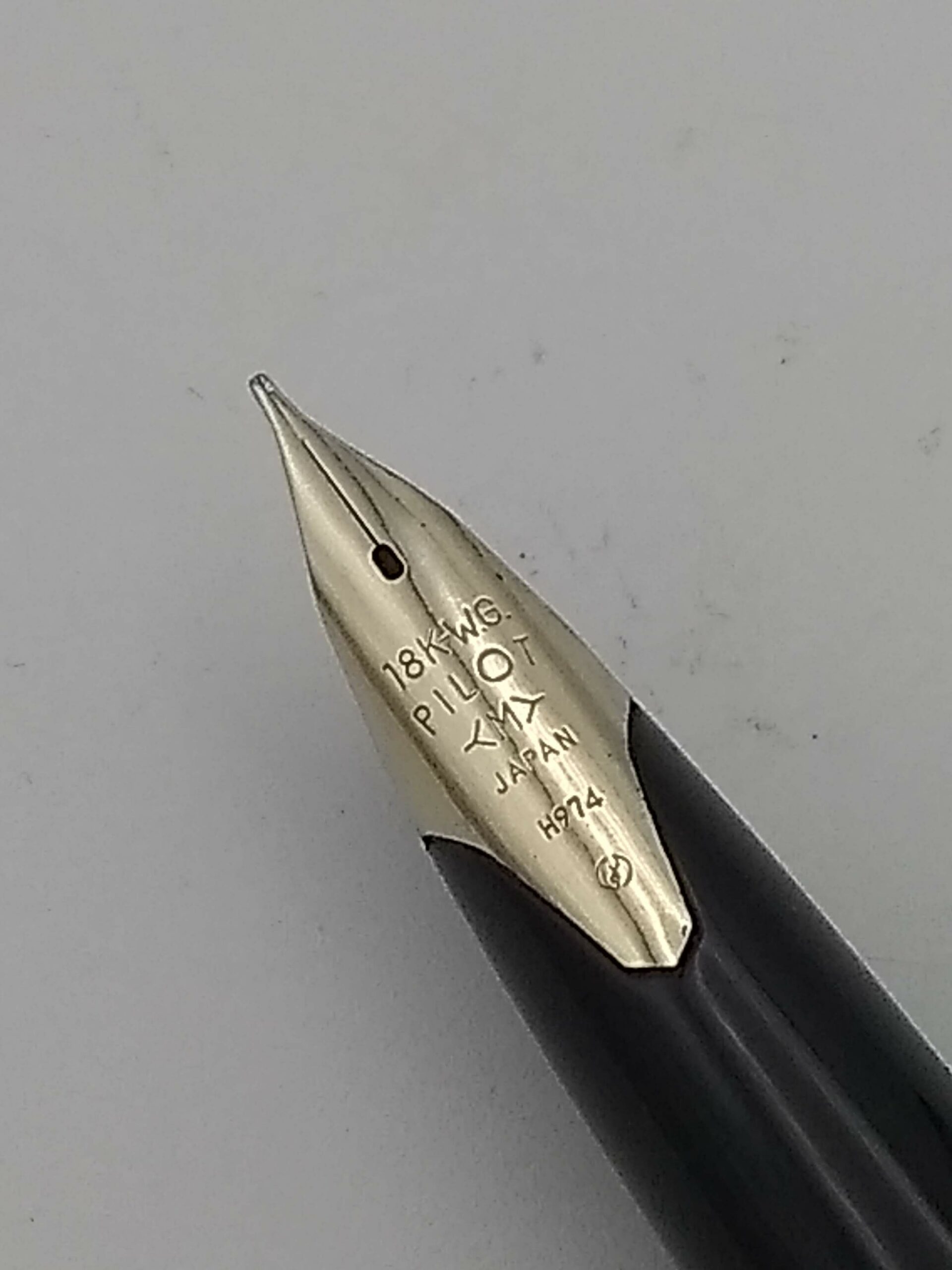 PILOT CUSTOM　SV／K18WG Buy Vintage Pilot custom silver striped fountain pen wth 18K