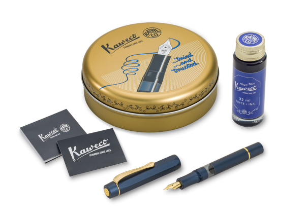 Kaweco_Piston_Filler_Sport_Navy_Set_Packaging_Spread_01_Web_s_600x600