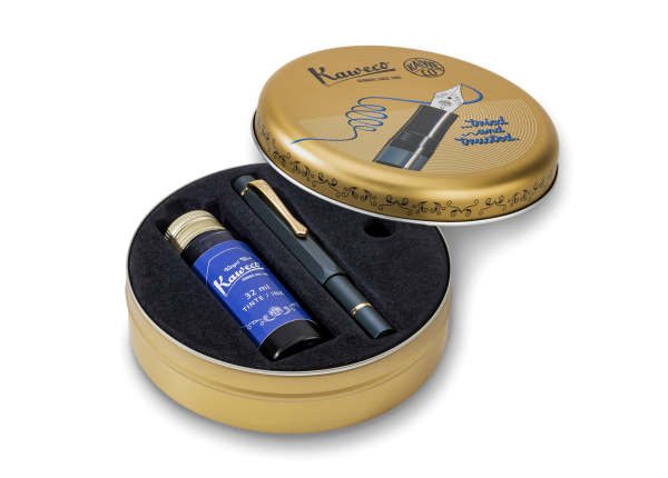 Kaweco_Piston_Filler_Sport_Navy_Set_Tin_Box_Open_with_Lid_01_Web_s_600x600